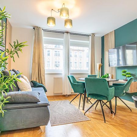 Charming 1Br, Steps From Reumannplatz U1 Apartment Wien Ngoại thất bức ảnh